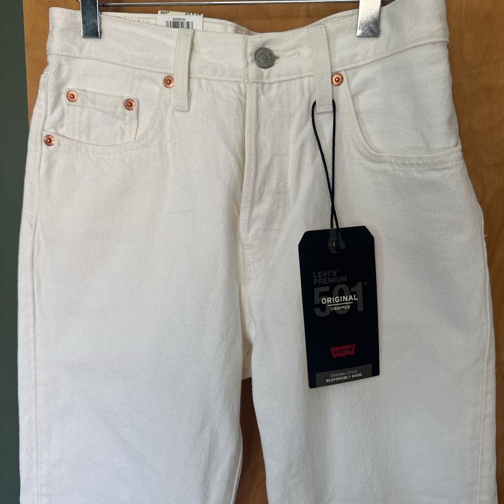 Levi's Women's cropped premium 501 Jeans - Picture 2 of 7
